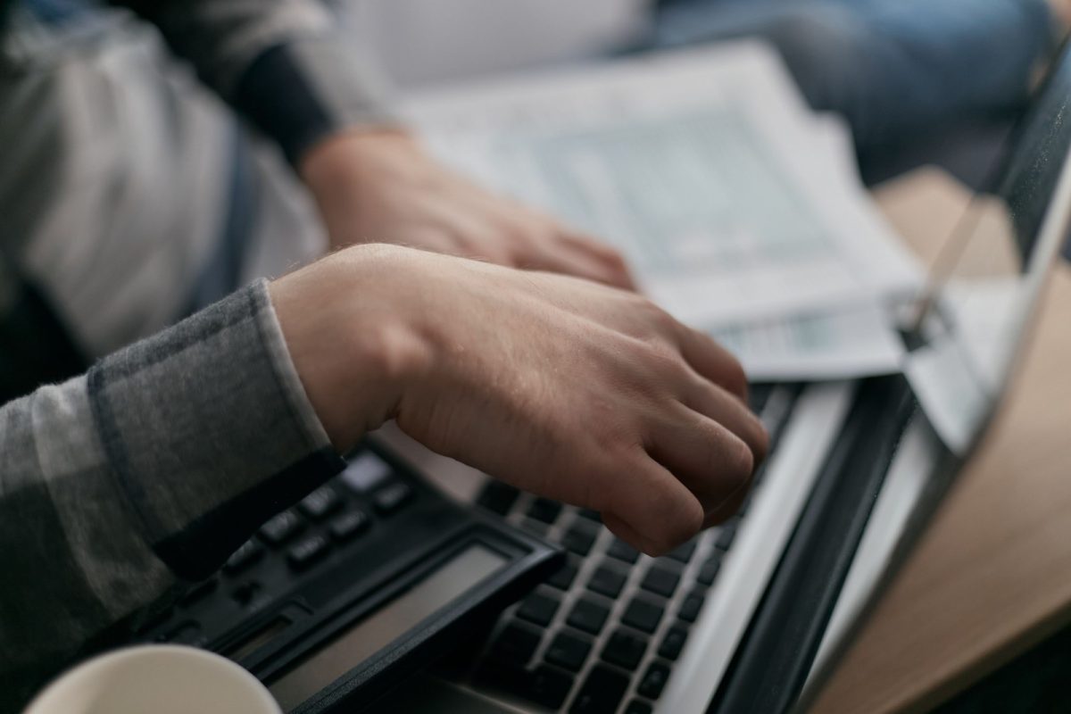 Facture électronique consultée sur ordinateur