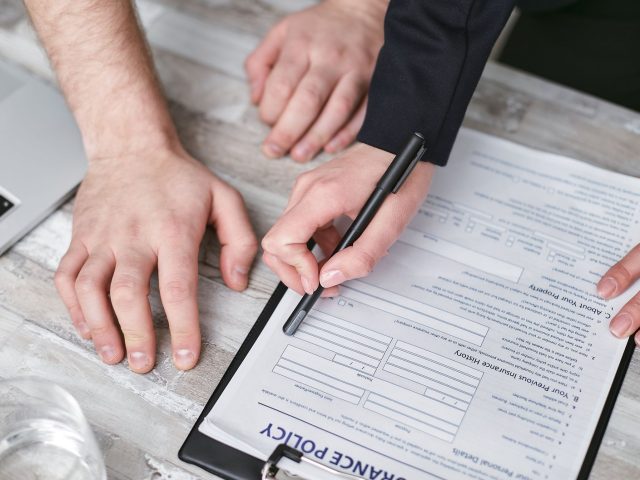 Quelles assurances doivent être vérifiées avant de commencer des travaux ?