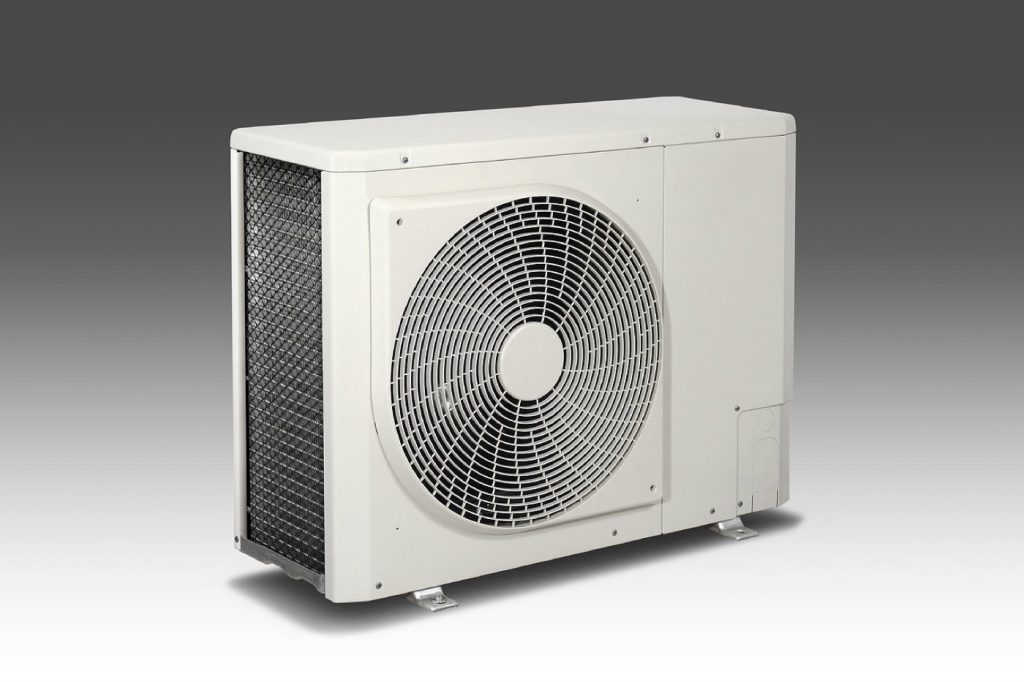 Comparatif PAC air/eau vs géothermie : performance et contraintes