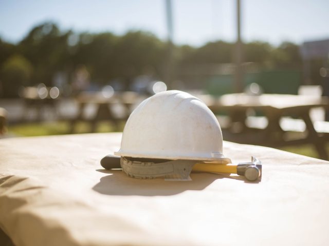 Quelles assurances doivent être vérifiées avant de commencer des travaux ?