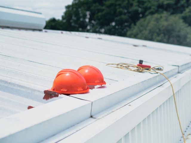 Quels signes indiquent une rénovation urgente de votre toiture ? Voici les principaux