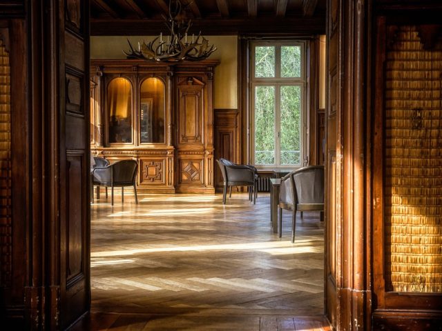 Prix d&rsquo;un poêle à granulés pour 100m2 : ce qu&rsquo;un bailleur doit budgéti